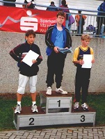 W�rzburg 2000: Sebastian M�ller gewinnt bei den 
	unterfr�nkischen Bestenk�mpfen im Kugelsto�en und im 
	Diskuswurf der Sch�ler M13